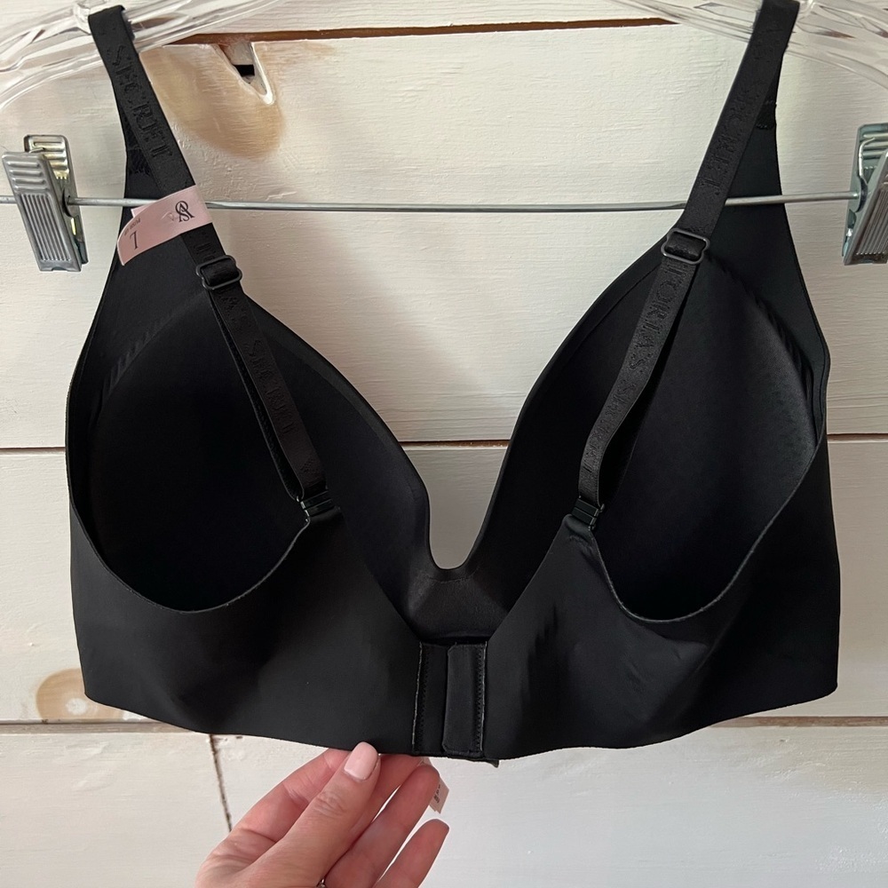 Victoria’s Secret Black Seamless Bra, size large, tee shirt bra, EUC - Picture 2 of 6